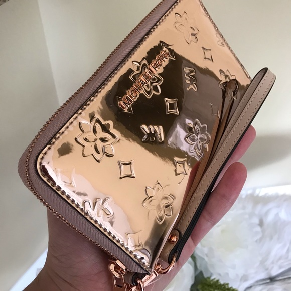 Final sale🎊Michael Kors large flat phone wallet - Picture 6 of 7